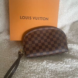 Louis Vuitton Cosmetic Pouch / Clutch Gm  💯 authentic